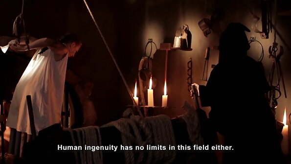 Гайхалтай brunette бяцхан хүүгийн байна галзуугийн нь түүний хамтран ажиллагч