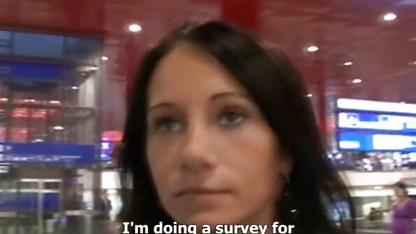 Сонирхогчдын өсвөр нь үсгүй пизда тархдаг түүний хөл, бас зөндөө