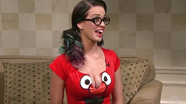 Big-tittied Ребекка More хэрэгтэй том дик, тэр хүлээн авдаг