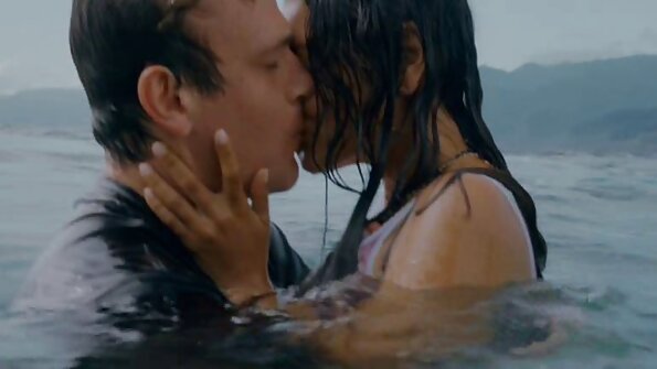 Нь brunette нь perky Дагуурын байна авч дик нь түүний нойтон булэг