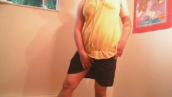 Унаж, хөхөх дуртай шаргал үст сайхан болж байна